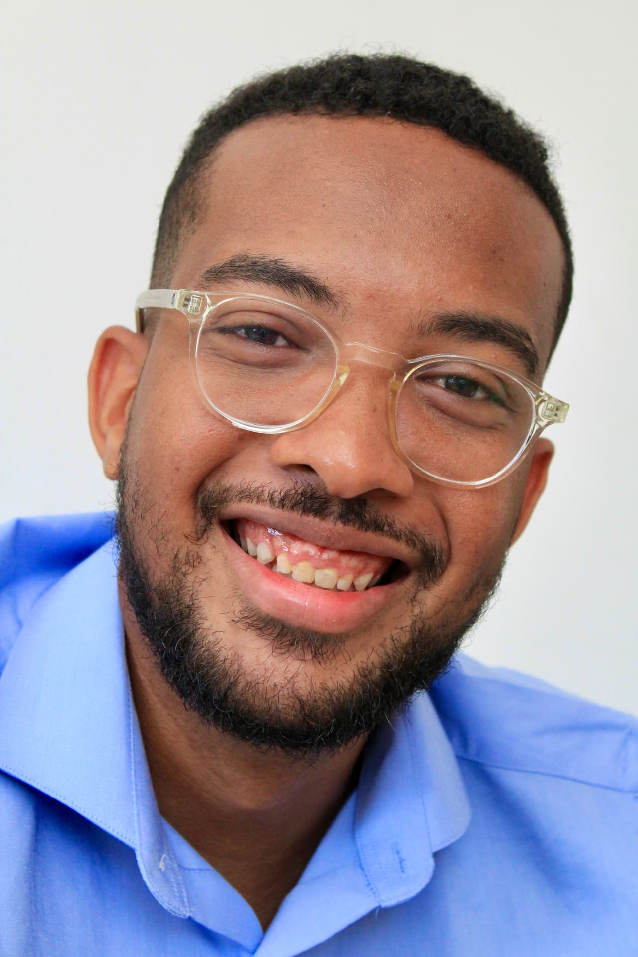 Retrato do psicólogo Bruno Soares sorrindo
